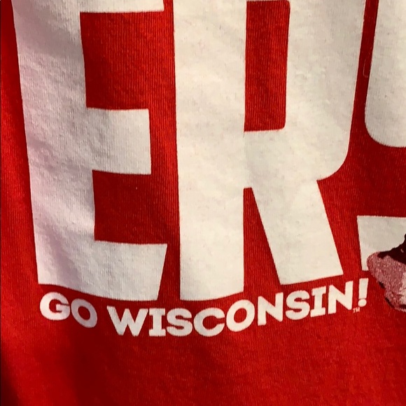 UW Madison Bucky Badger Tee Shirt - Picture 3 of 6